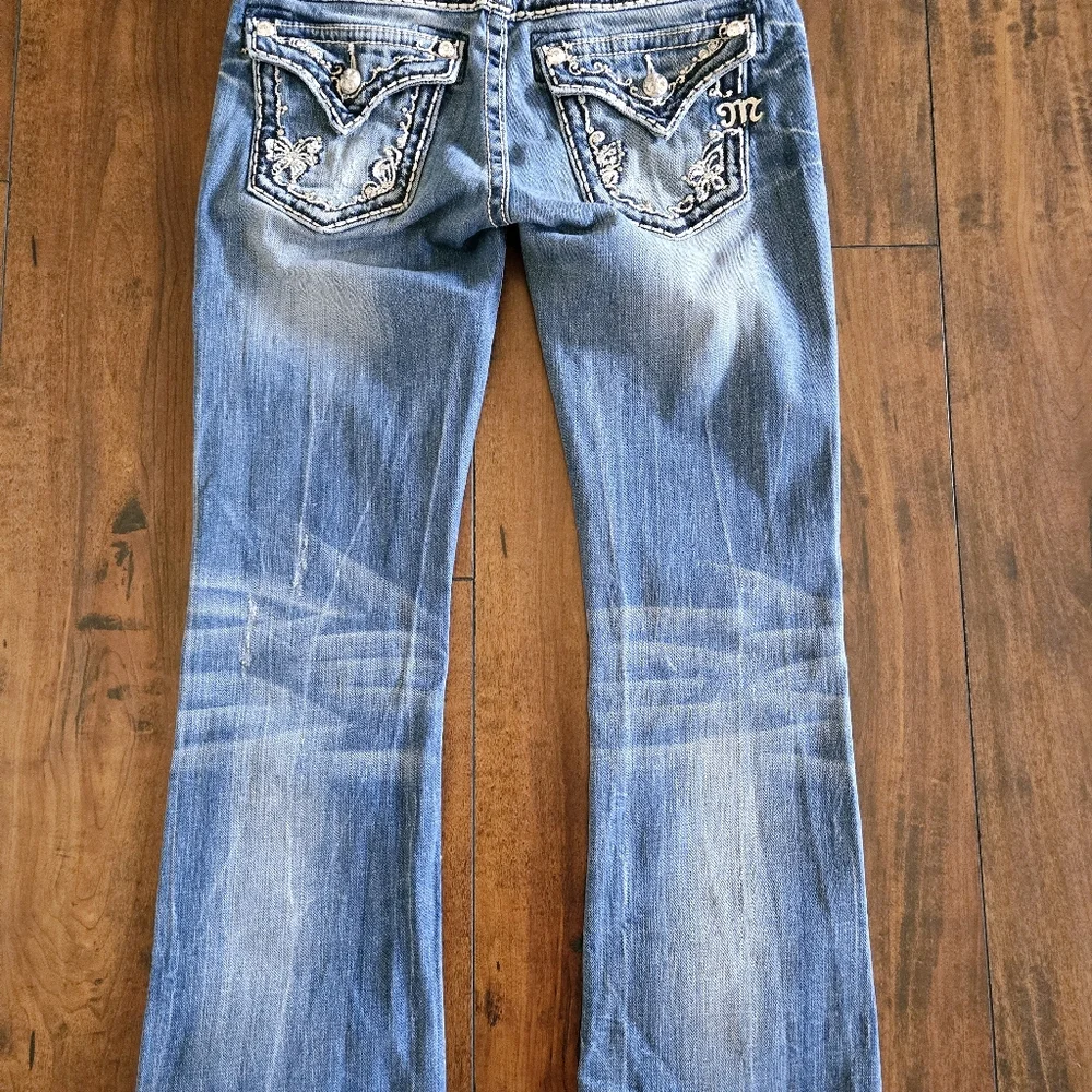 Miss Me Boot Rhinestone Embellished Embroidered Flap Pocket Jeans Women's Sz 27 - Picture 8 of 16